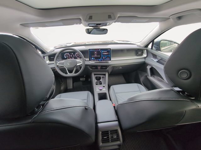 Certified 2026 Volkswagen Tiguan SE w/ Panoramic Sunroof Package AWD/4WD image 10