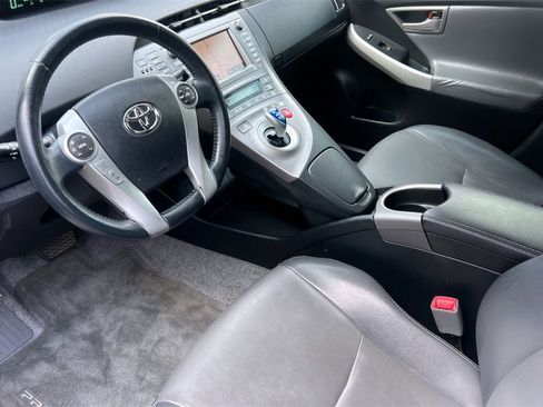 Used 2013 Toyota Prius Four image 12