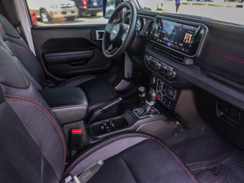 Used 2024 Jeep Wrangler Unlimited Rubicon w/ Convenience Group image 28