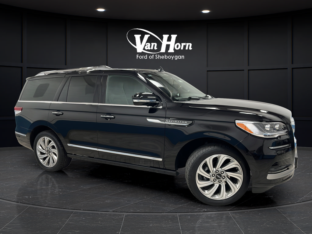 Used 2024 Lincoln Navigator Reserve AWD/4WD image 1