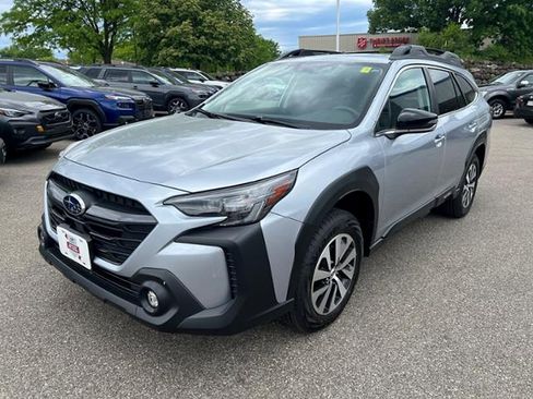 Certified 2025 Subaru Outback Premium w/ Popular Package #1A AWD/4WD image 3