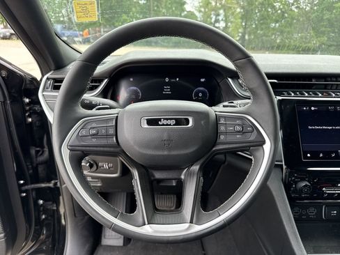 Used 2024 Jeep Grand Cherokee Altitude RWD image 14