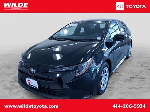 Certified 2025 Toyota Corolla LE FWD image 1