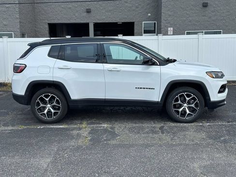 Used 2024 Jeep Compass Limited AWD/4WD image 2