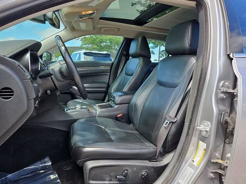 Used 2016 Chrysler 300 C RWD image 12