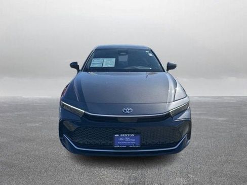 Used 2023 Toyota Crown Limited image 4