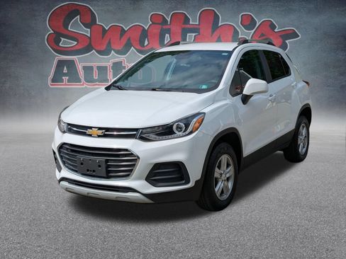 Used 2022 Chevrolet Trax LT w/ LT Convenience Package AWD/4WD image 3