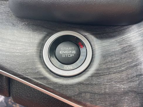 Used 2022 Jeep Grand Cherokee Limited 4xe w/ Luxury Tech Group II AWD/4WD image 9