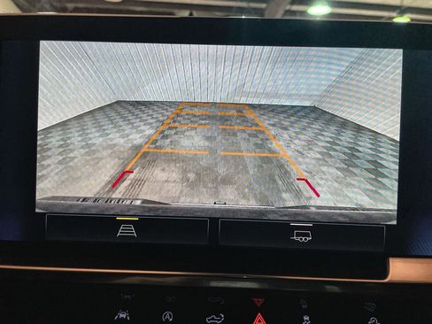 Used 2023 Chevrolet Silverado 1500 LT w/ Z71 Off-Road Package image 14