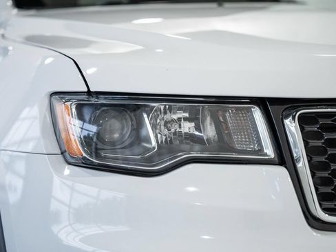 Used 2019 Jeep Grand Cherokee Limited AWD/4WD image 13