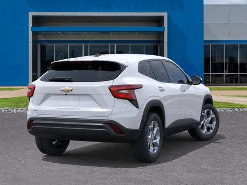 New 2026 Chevrolet Trax LS w/ LS Convenience Package FWD image 4