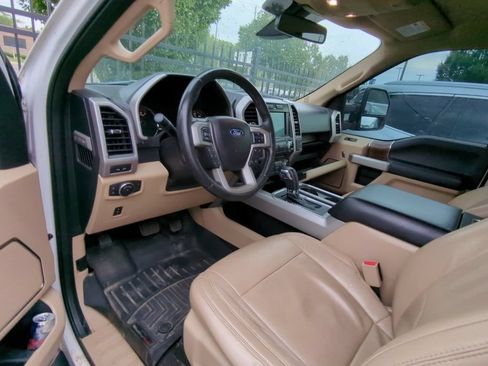 Used 2017 Ford F150 Lariat w/ Equipment Group 502A Luxury AWD/4WD image 8