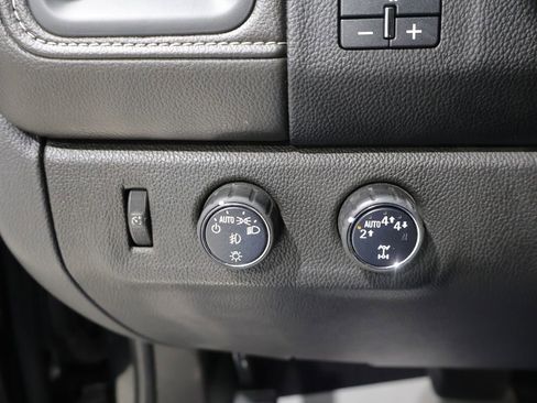 Used 2022 GMC Canyon Denali w/ Denali Black Edition Package AWD/4WD image 32