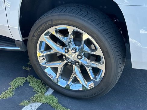 Used 2019 Chevrolet Suburban Premier AWD/4WD image 17