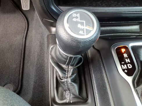 Used 2024 Jeep Wrangler Unlimited Sahara AWD/4WD image 25