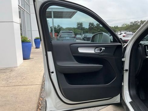 Used 2020 Volvo XC40 T5 Momentum w/ Protection Package Premier AWD/4WD image 10