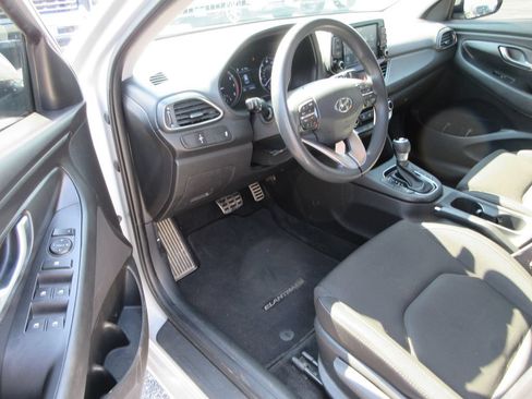 Used 2018 Hyundai Elantra GT FWD image 12