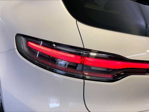 Certified 2026 Porsche Macan AWD/4WD image 30