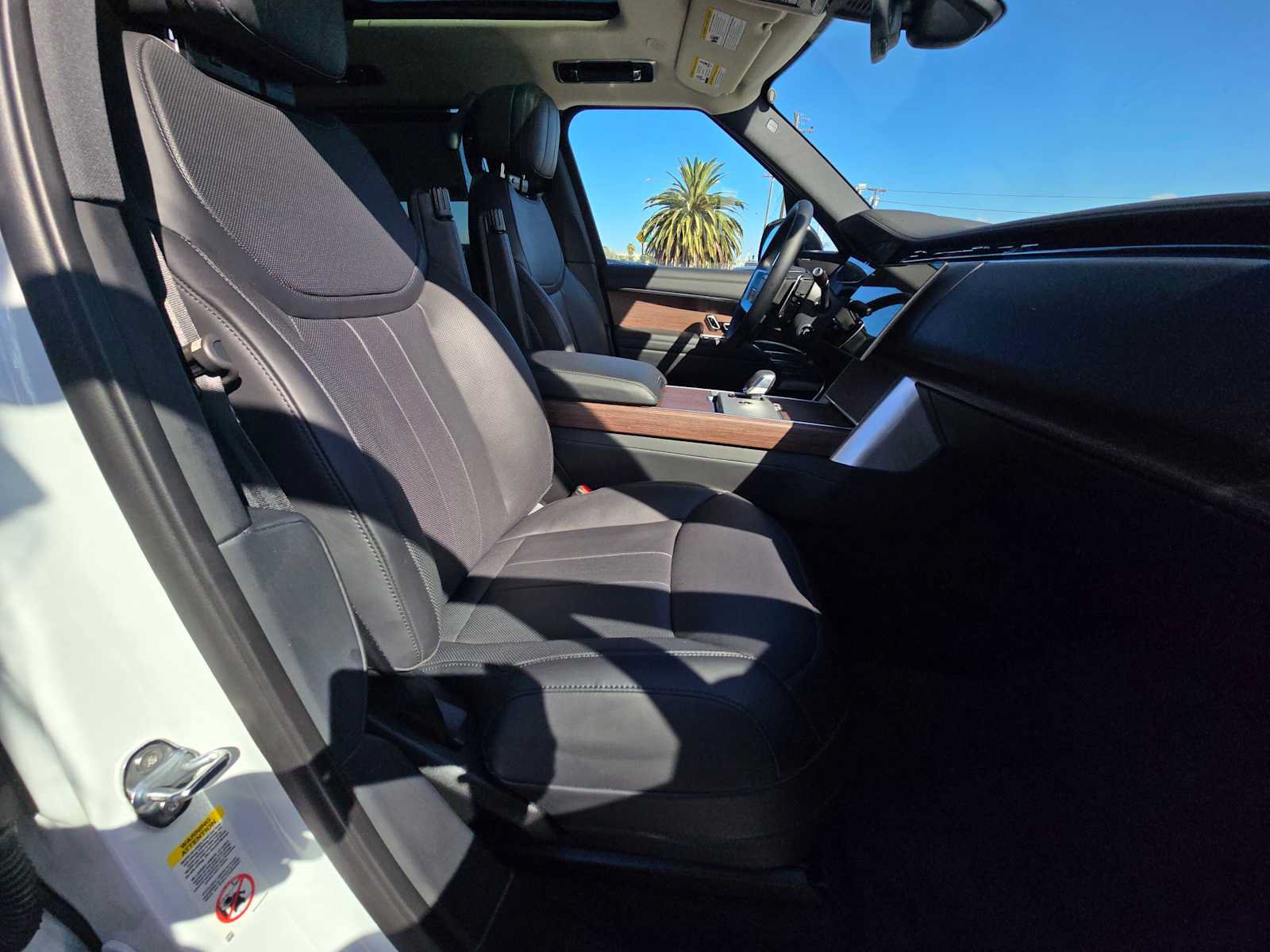 New 2025 Land Rover Range Rover Long Wheelbase SE AWD/4WD image 11