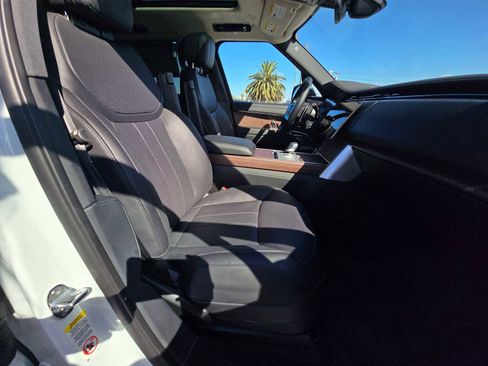 New 2025 Land Rover Range Rover Long Wheelbase SE image 11