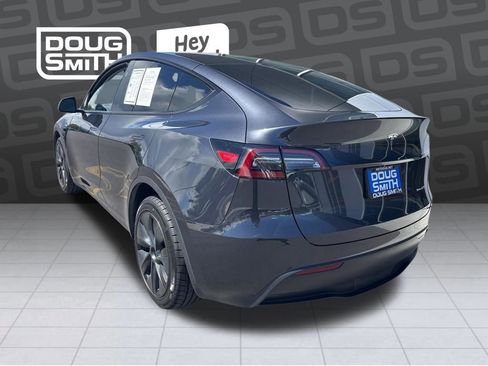 Used 2024 Tesla Model Y Long Range AWD/4WD image 3