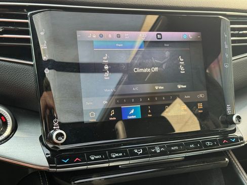 Used 2024 Jeep Wagoneer Series II image 13