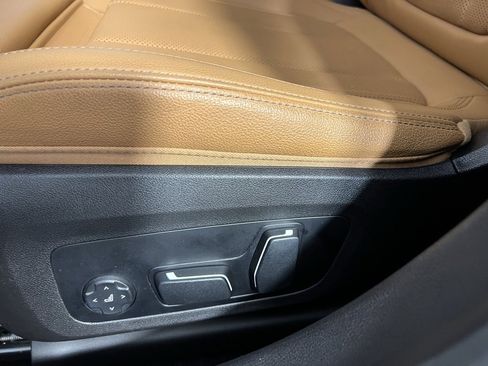 Used 2024 BMW 330e image 21