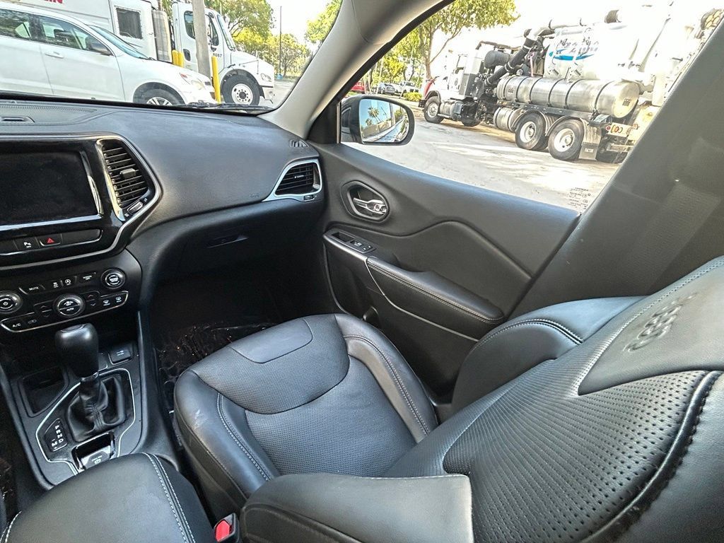 Used 2019 Jeep Cherokee Limited FWD image 12
