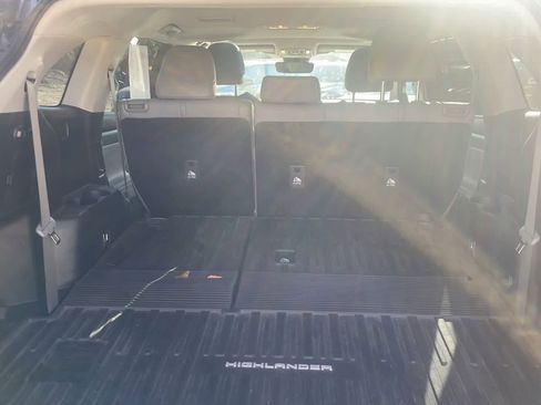Used 2021 Toyota Highlander XLE image 9