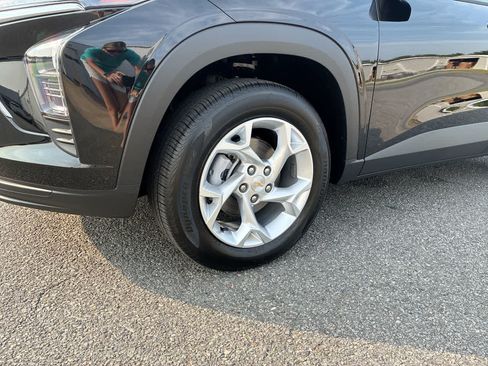 New 2026 Chevrolet Trax LS w/ LS Convenience Package FWD image 30