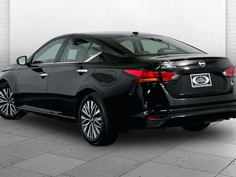 Used 2025 Nissan Altima 2.5 SV FWD image 11
