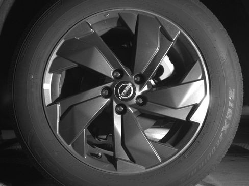 Used 2025 Nissan Rogue SV image 14