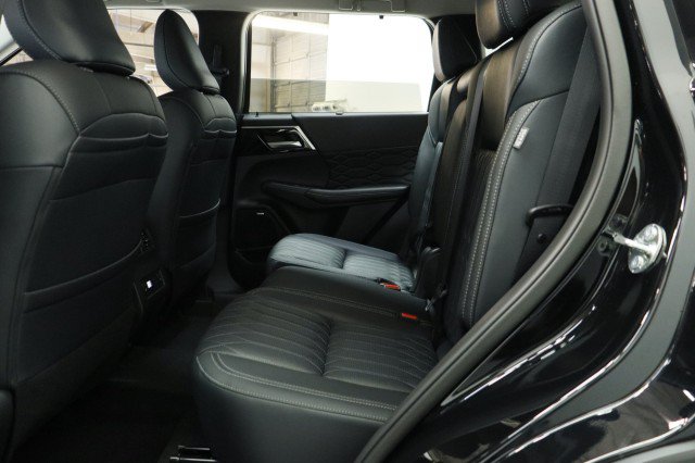 New 2026 Mitsubishi Outlander SEL FWD image 23