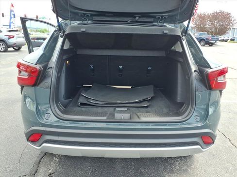 Used 2025 Chevrolet Trax LT FWD image 29