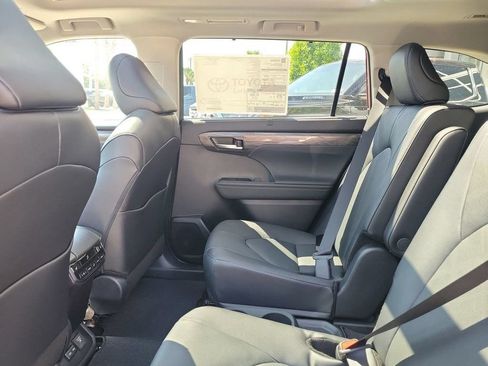 New 2026 Toyota Highlander Platinum AWD/4WD image 24
