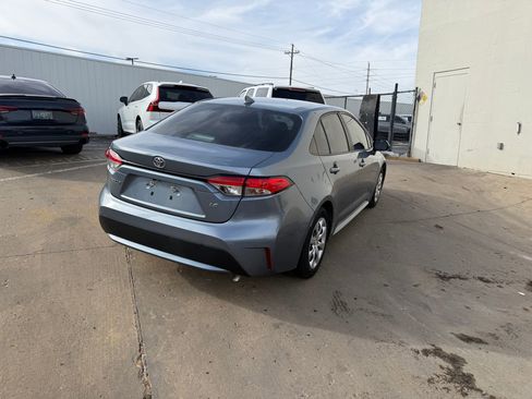 Used 2021 Toyota Corolla LE image 5
