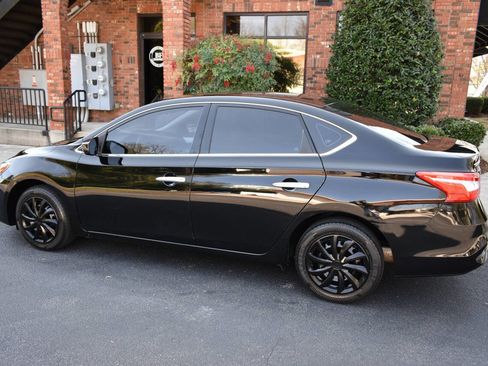 Used 2019 Nissan Sentra S image 35