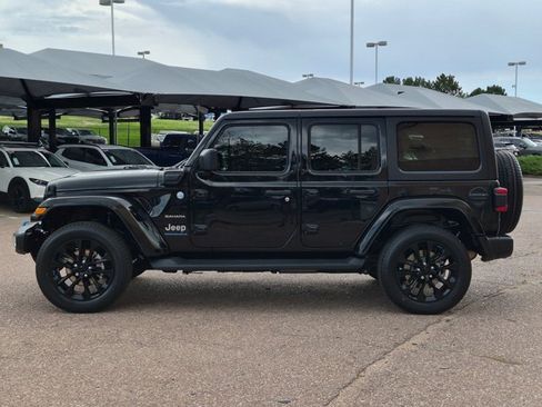 Used 2023 Jeep Wrangler Unlimited Sahara w/ Cold Weather Group AWD/4WD image 9