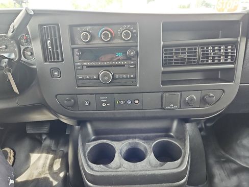 Used 2018 Chevrolet Express 2500 w/ Driver Convenience Package RWD image 29