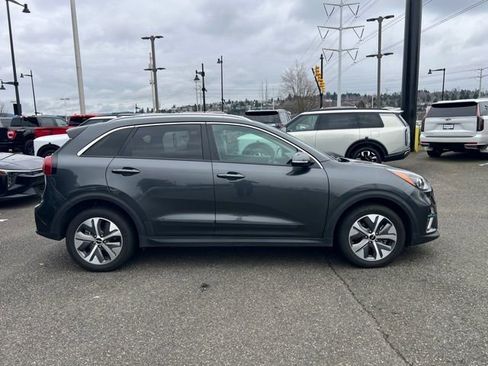 Used 2022 Kia Niro EX w/ Cold Weather Package image 8