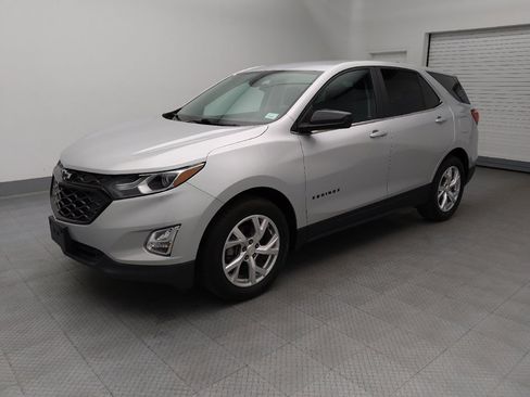 Used 2021 Chevrolet Equinox LT FWD image 2
