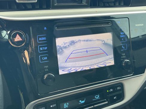 Used 2017 Toyota Corolla LE image 14