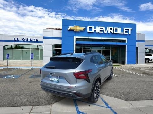 Used 2025 Chevrolet Trax RS w/ Driver Confidence Package FWD image 8