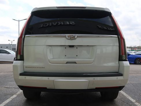 Used 2017 Cadillac Escalade Platinum AWD/4WD image 9