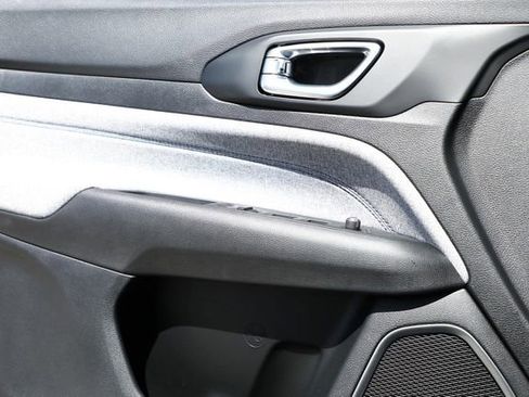 New 2025 Jeep Compass Latitude image 24