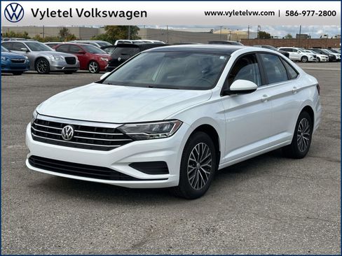 Used 2020 Volkswagen Jetta SE w/ SE Cold Weather Package image 5