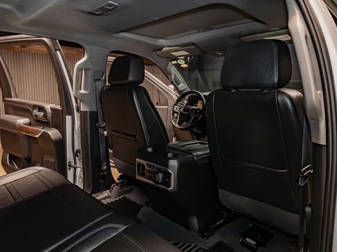 Used 2022 GMC Sierra 3500 Denali w/ Denali Ultimate Package image 29