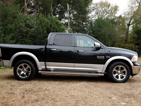 Used 2016 RAM 1500 Laramie w/ Convenience Group image 5