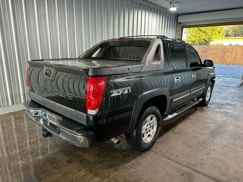 Used 2005 Chevrolet Avalanche Z71 w/ Sun And Sound Package image 5