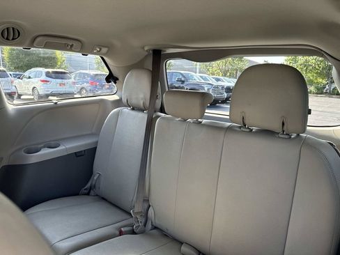 Used 2015 Toyota Sienna XLE AWD/4WD image 17